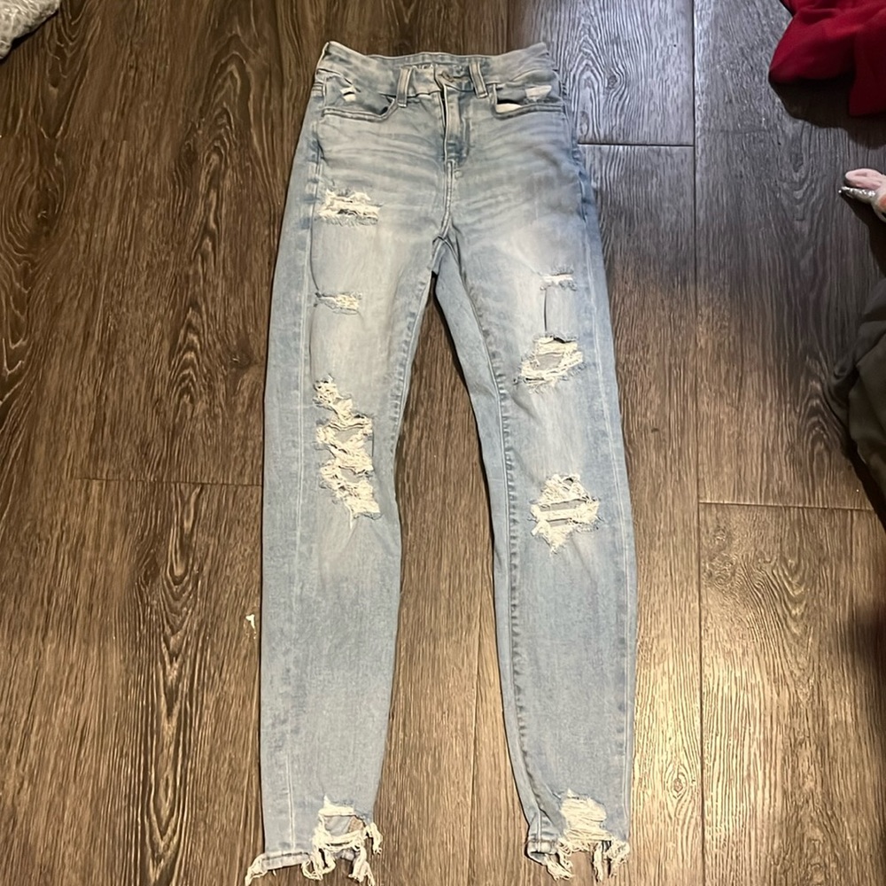 light wash American Eagle ripped jeans